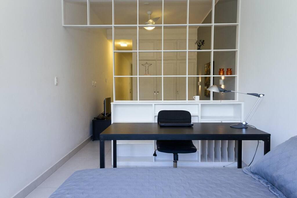 Apartamento Amplo Estudio Em Copacabana, Quadra Da Praia