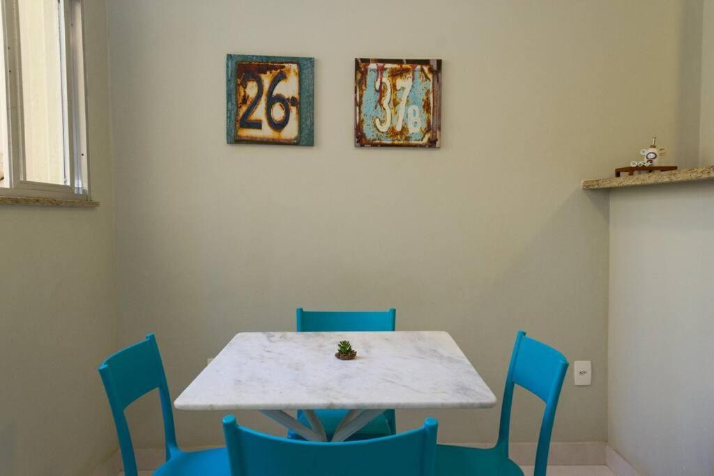 Apartamento Amplo Estudio Em Copacabana, Quadra Da Praia *
